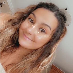 Meet your Posher, Alexia